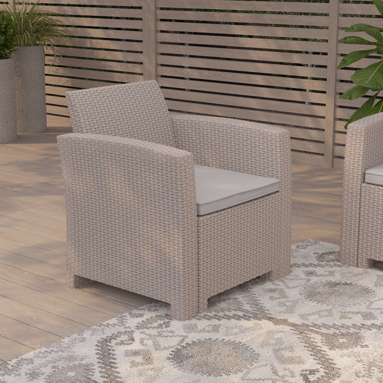 Merrick Lane Malmok Outdoor Furniture Resin Chair Faux Rattan Wicker Pattern Patio Chair With All-Weather Cushion